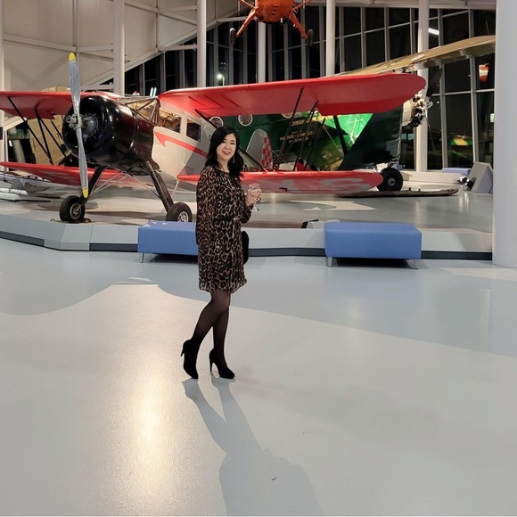 Gorgeous Melanie Lyne animal print bell sleeve dress with pockets - Picture 10 of 10